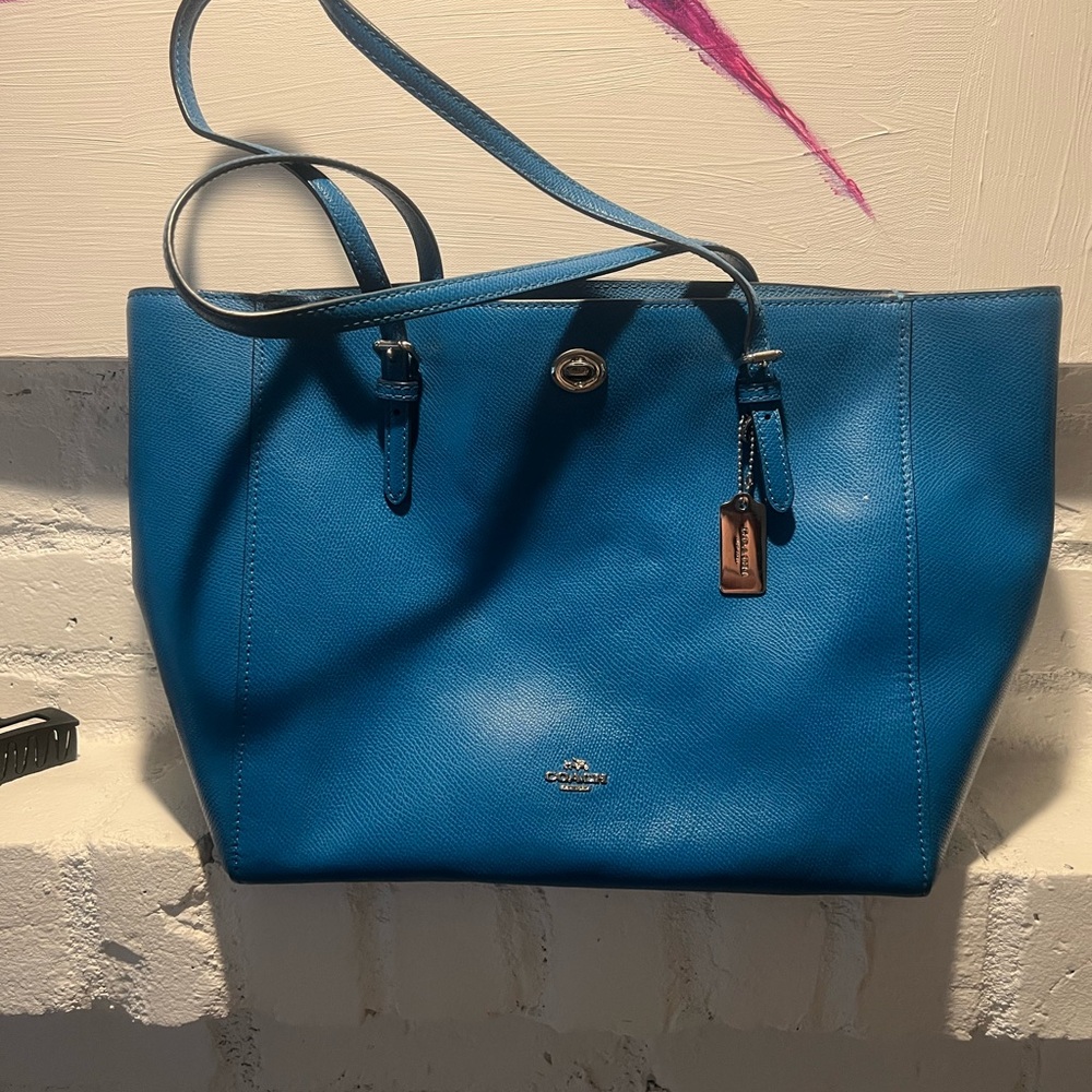 Genuine coach bag . Medium sized. Used but good quality